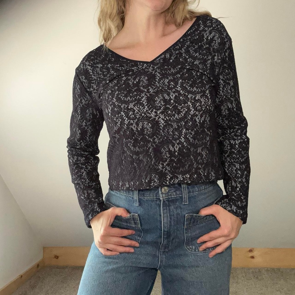 Vintage 90s navy lace V-Neck long sleeve top size M
